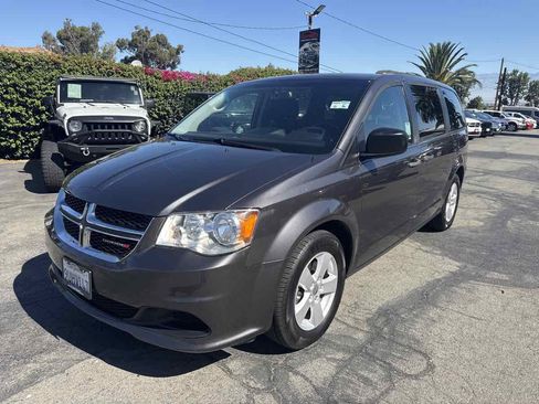 Used 2017 Dodge Grand Caravan w/ SE Plus Package FWD image 3