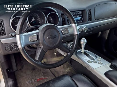 Used 2005 Chevrolet SSR w/ Preferred Equipment Group RWD image 26