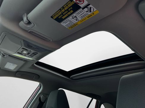 Used 2022 Toyota RAV4 XLE w/ Convenience Package image 24