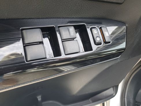 Used 2018 Toyota RAV4 Limited image 23