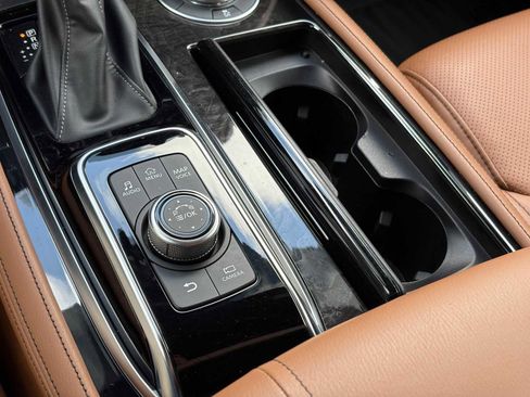 Used 2024 INFINITI QX80 Sensory AWD/4WD image 17