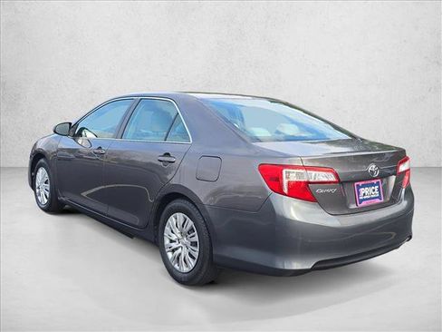 Used 2014 Toyota Camry L image 7