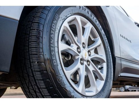 Used 2018 Chevrolet Equinox LT w/ Sun & Infotainment Package image 11