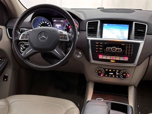 Used 2015 Mercedes-Benz ML 350 ML350 4MATIC w/ Premium 1 Package image 29