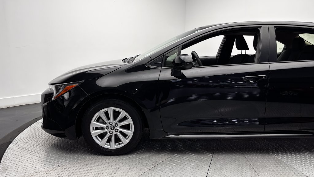 Used 2024 Toyota Corolla LE w/ LE Convenience Package FWD image 5