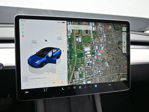 Used 2022 Tesla Model 3 Long Range image 17