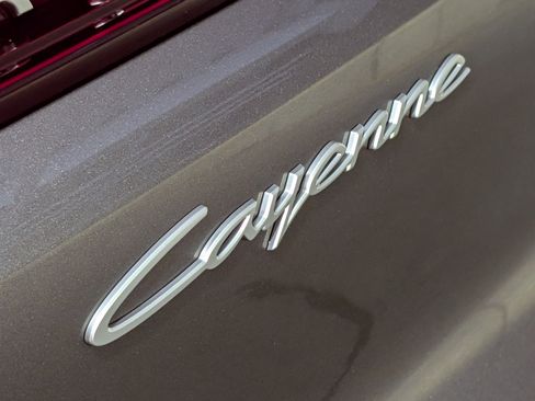 Certified 2024 Porsche Cayenne Coupe image 16