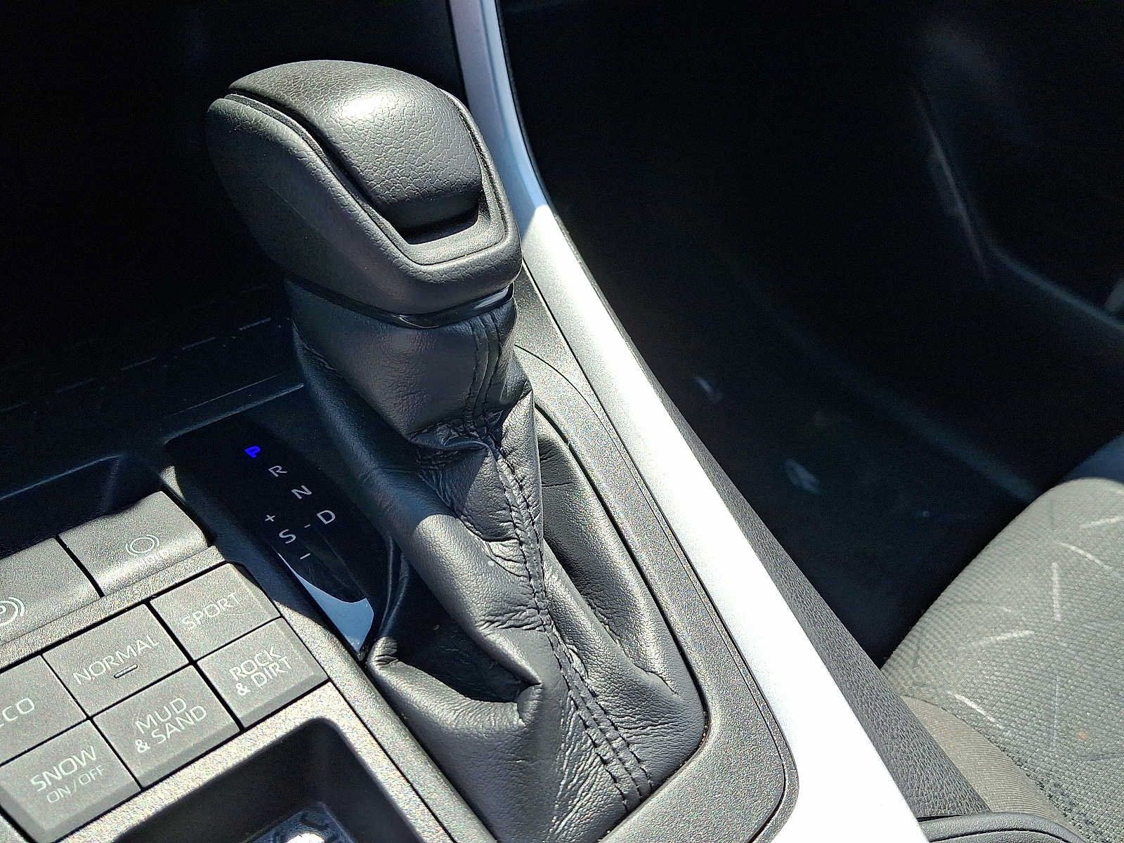 Used 2021 Toyota RAV4 XLE AWD/4WD image 14