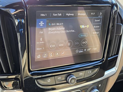 Used 2023 Chevrolet Traverse Premier image 8