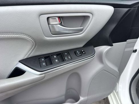 Used 2015 Toyota Camry XLE FWD image 19