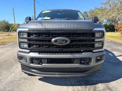 Used 2023 Ford F250 Lariat w/ Black Appearance Package image 9