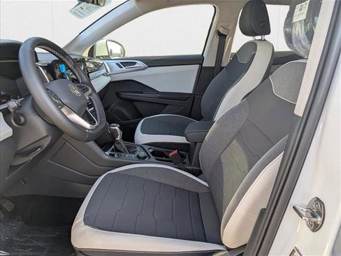 New 2025 Volkswagen Taos SE image 22