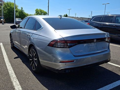 Used 2023 Honda Accord Touring image 3