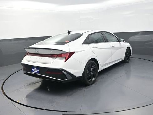 New 2026 Hyundai Elantra SEL Sport Premium FWD image 8