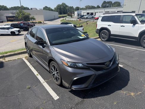 Used 2023 Toyota Camry SE FWD image 9