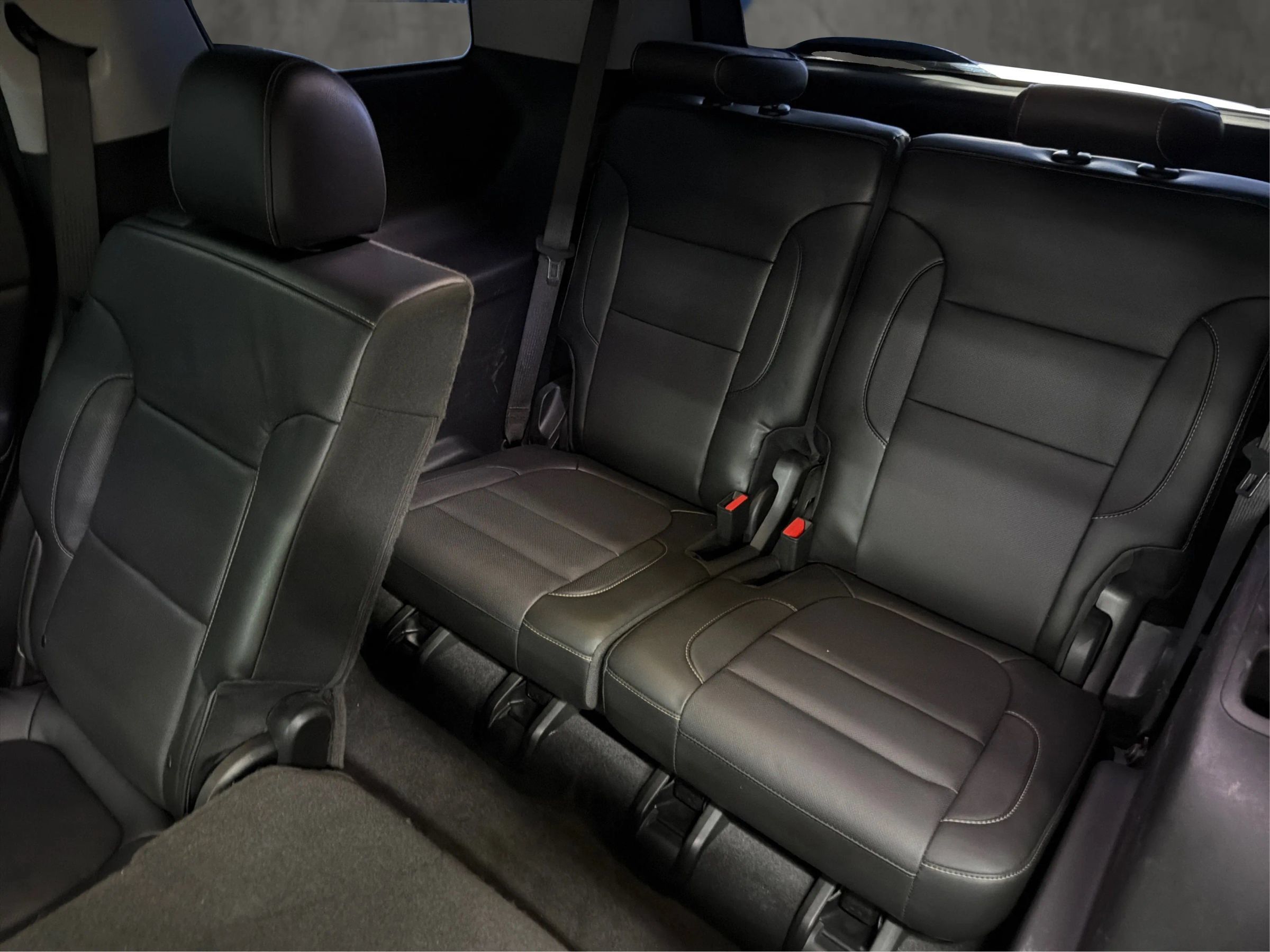 Used 2020 GMC Acadia SLT w/ LPO, Cargo Package FWD image 28