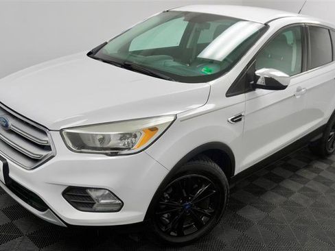Used 2017 Ford Escape SE image 2