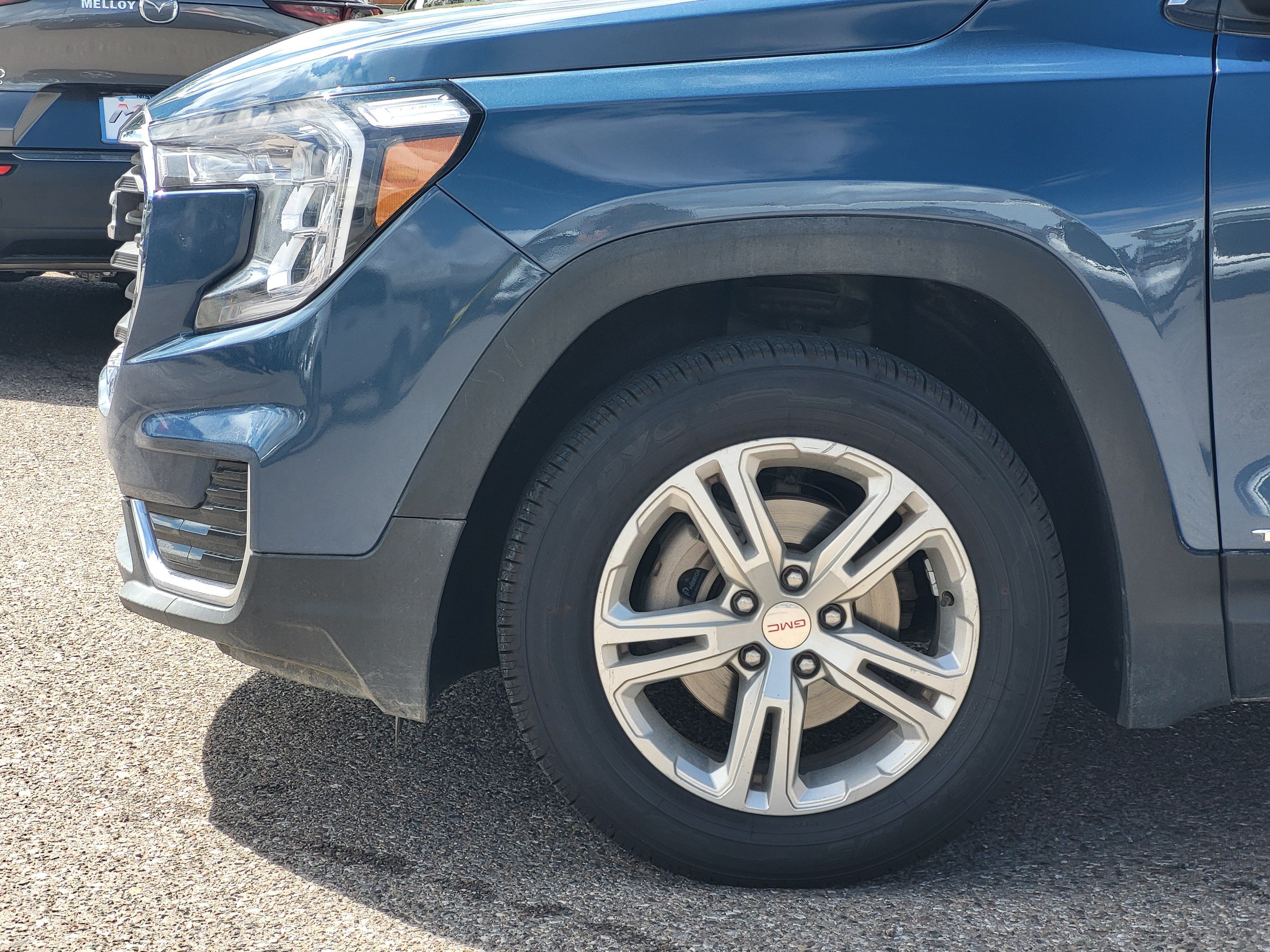 Used 2024 GMC Terrain SLE AWD/4WD image 9
