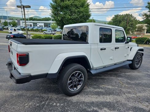 Used 2020 Jeep Gladiator Overland AWD/4WD image 5