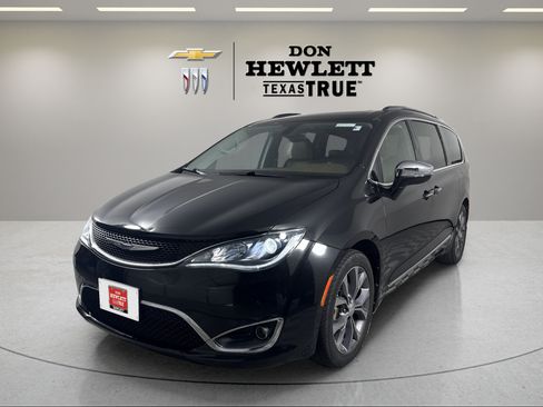 Used 2019 Chrysler Pacifica Limited w/ Tire & Wheel Group FWD image 1