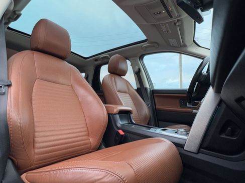 Used 2015 Land Rover Discovery Sport HSE Luxury image 31