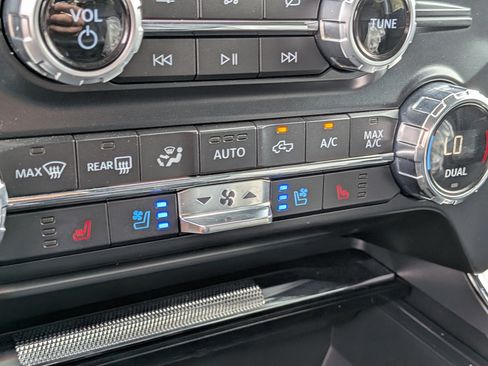 Used 2021 Ford F150 Lariat RWD image 39