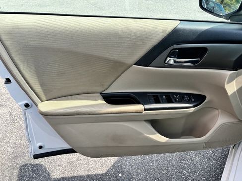 Used 2014 Honda Accord LX image 12