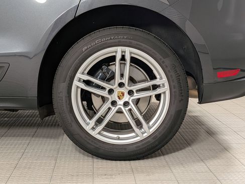 Certified 2023 Porsche Macan AWD/4WD image 27