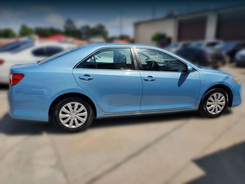 Used 2013 Toyota Camry LE FWD image 16
