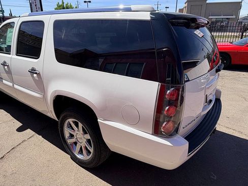 Used 2007 GMC Yukon XL Denali AWD/4WD image 9