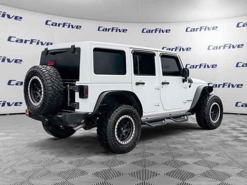 Used 2017 Jeep Wrangler Unlimited Sahara image 6
