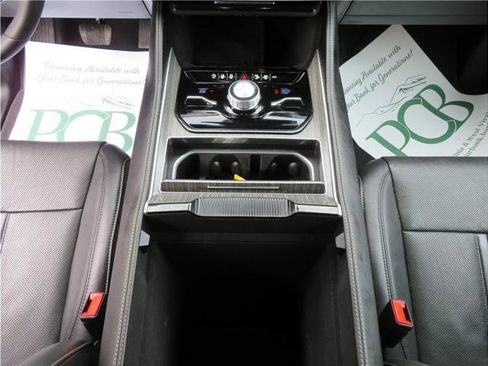 Used 2024 Jeep Wagoneer L Series III w/ Flexible Seating Group image 9