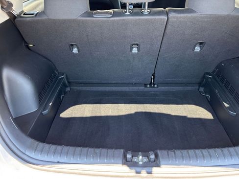 Used 2025 Kia Soul LX w/ LX Technology Package FWD image 30