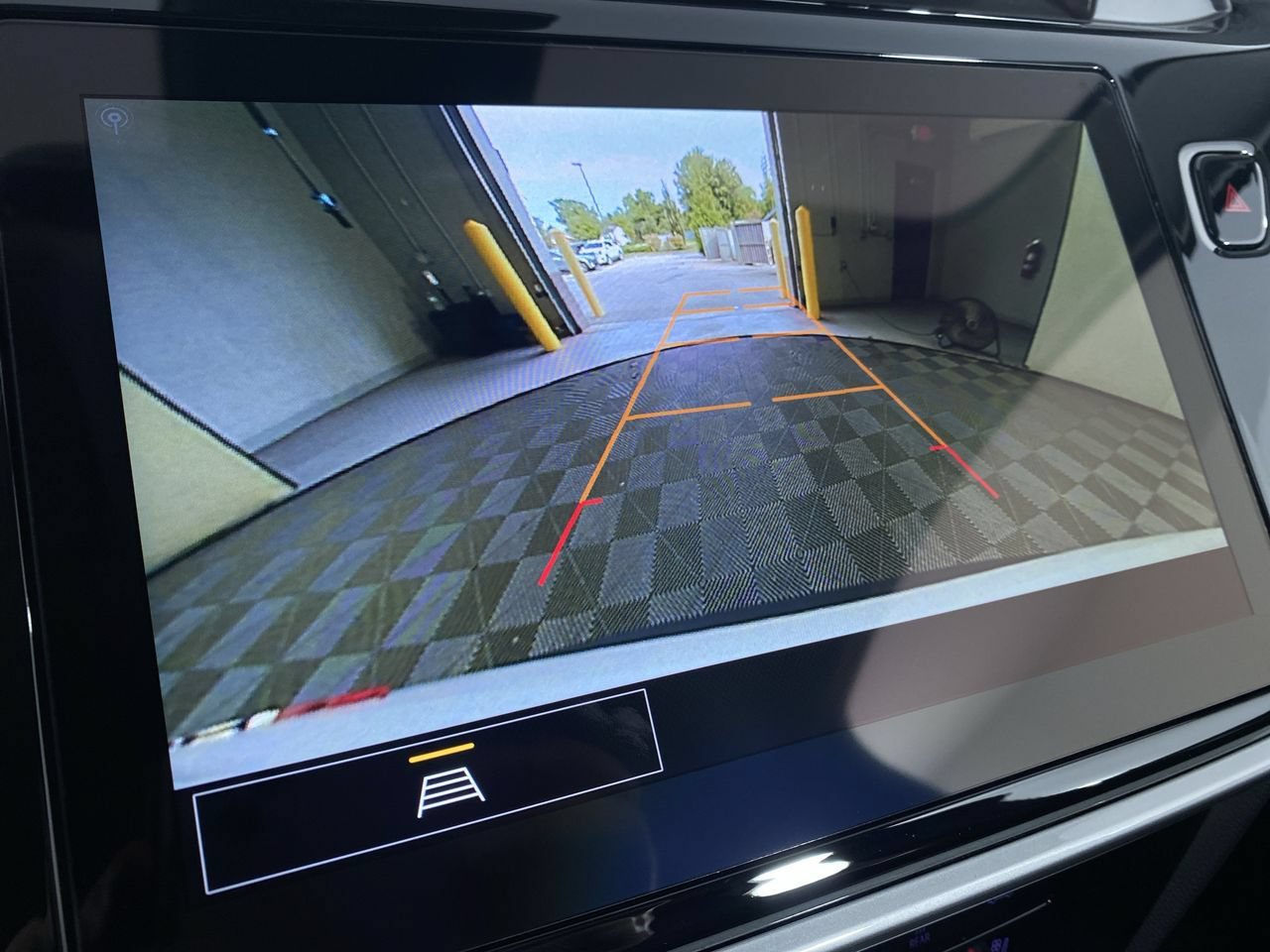Used 2023 Chevrolet Bolt EUV LT w/ Convenience Package FWD image 6