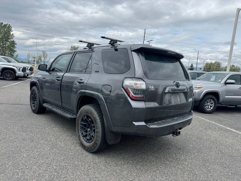 Used 2016 Toyota 4Runner SR5 AWD/4WD image 3