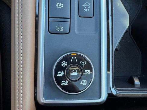 Used 2025 Nissan Pathfinder Platinum w/ Cargo Package image 28