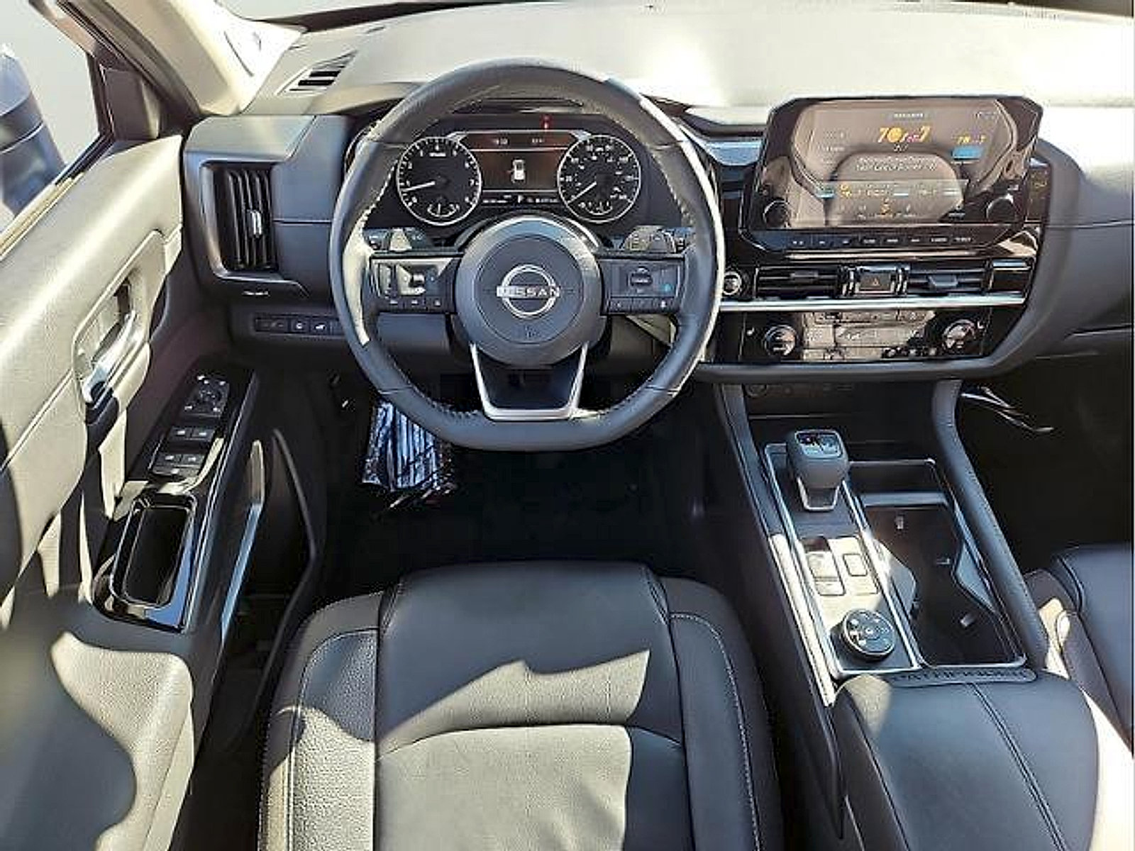 Used 2023 Nissan Pathfinder SL w/ SL Premium Package AWD/4WD image 11