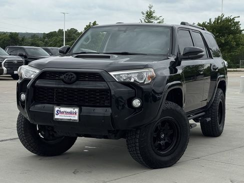 Used 2019 Toyota 4Runner TRD Off-Road Premium AWD/4WD image 2
