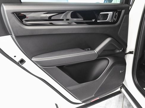 Used 2022 Porsche Cayenne Platinum Edition image 12
