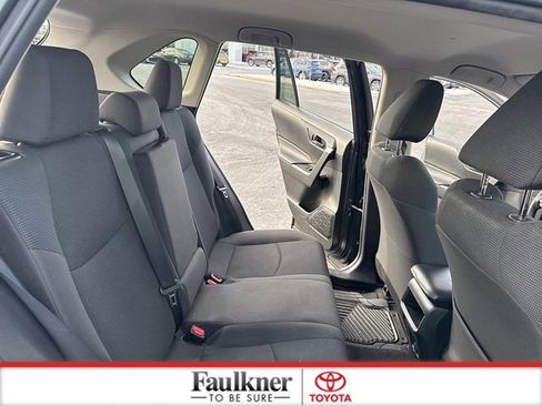 Used 2021 Toyota RAV4 LE image 15