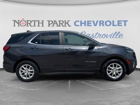 Used 2022 Chevrolet Equinox LT FWD image 2