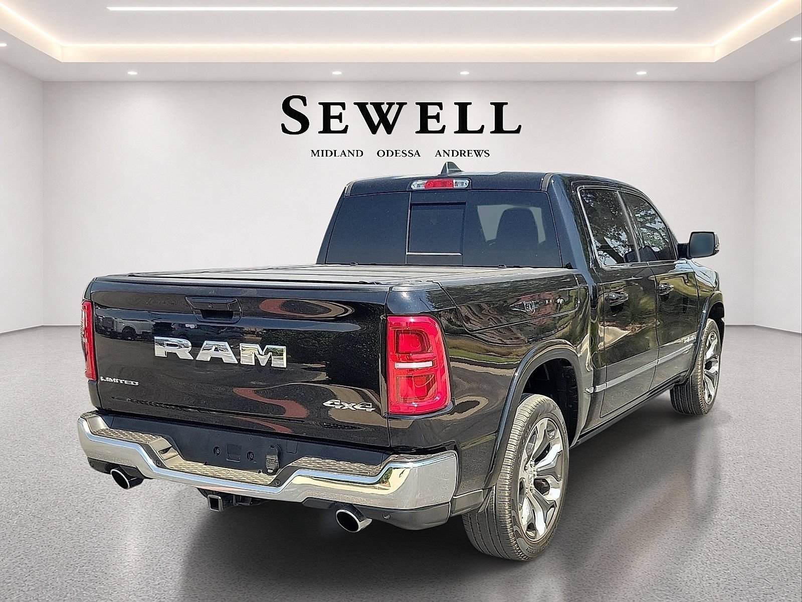 Used 2025 RAM 1500 Limited AWD/4WD image 4
