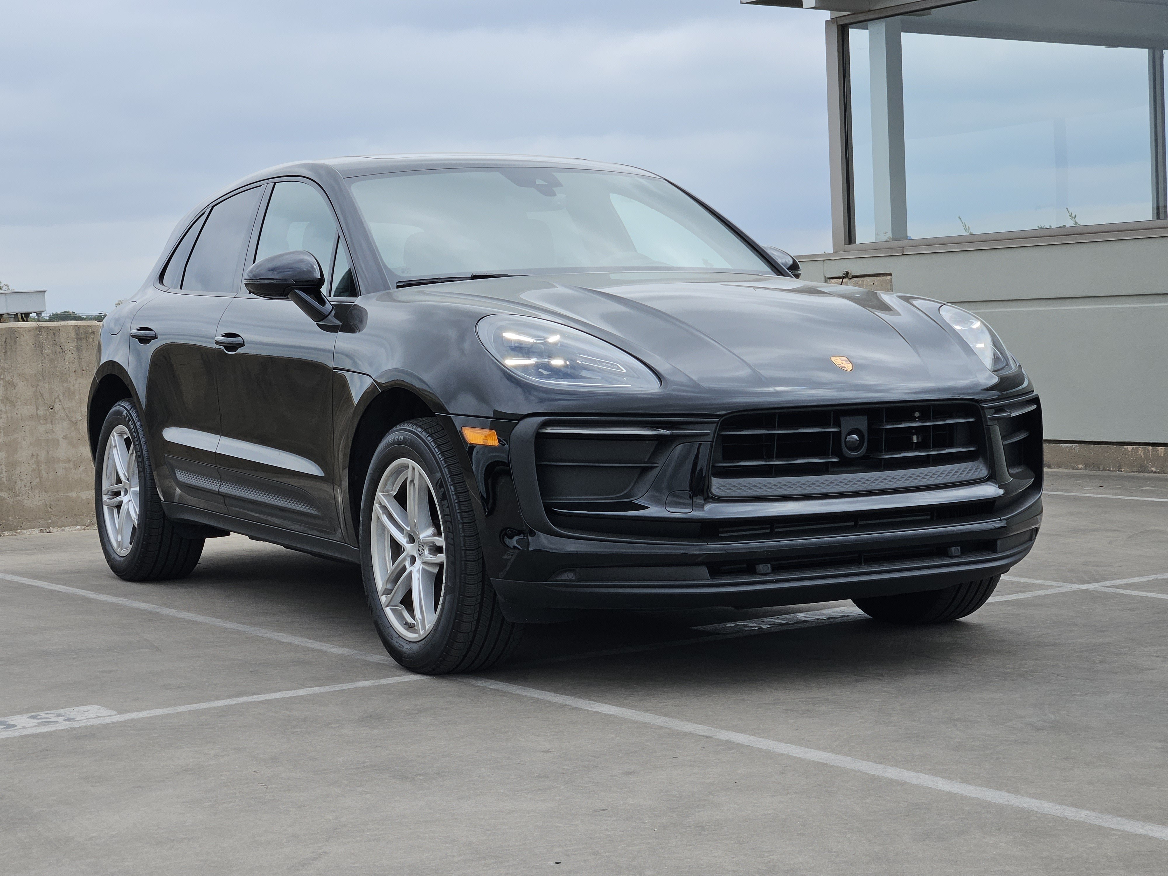Certified 2026 Porsche Macan AWD/4WD image 10