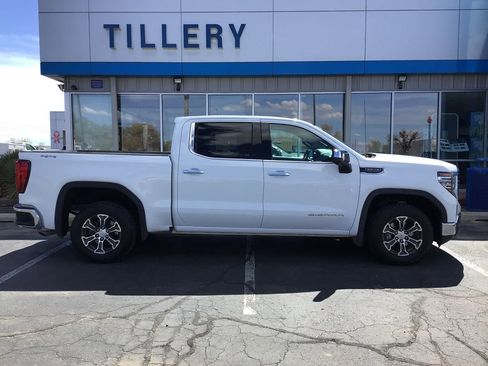 Used 2025 GMC Sierra 1500 SLT image 1