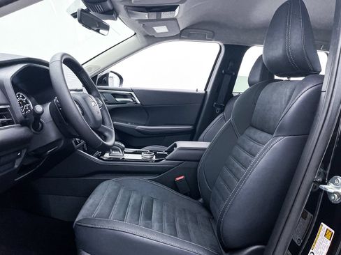 New 2025 Mitsubishi Outlander SE image 12