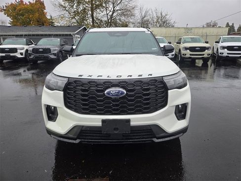 New 2026 Ford Explorer ST-Line image 2