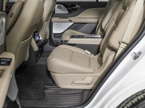 Used 2022 Lincoln Aviator Reserve w/ Equipment Group 201A AWD/4WD image 38