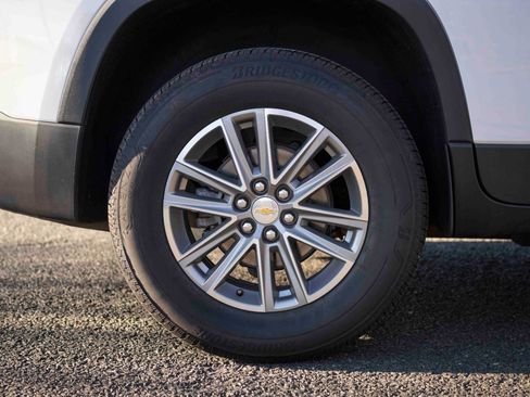 Used 2023 Chevrolet Traverse LT image 25