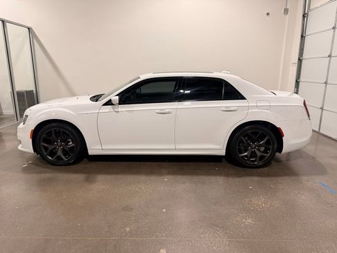 Used 2023 Chrysler 300 Touring L w/ Popular Equipment Group RWD image 8