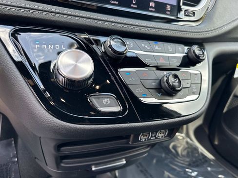 New 2025 Chrysler Pacifica Select image 23